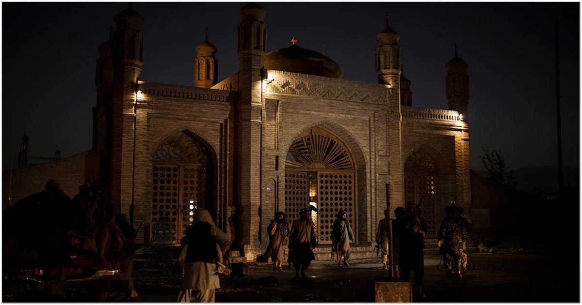 আফগানিস্তানের কাবুলে একটি মসজিদে এশার নামাজের সময় বিস্ফোরণ